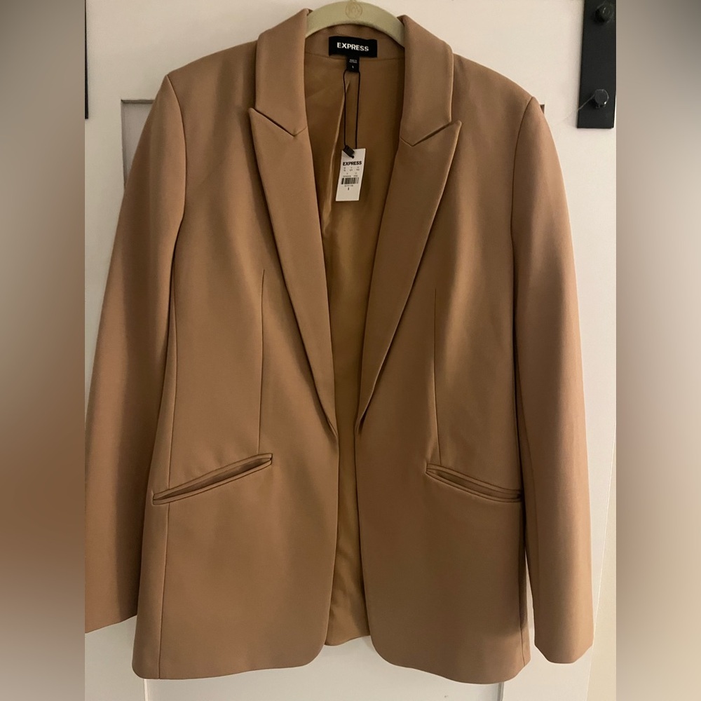 NWT Express soft open blazer in camel size Small